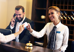 Требуется молодой человек на позицию вечерний frondesk Miami 
