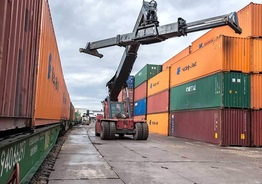В контейнерах Coca Cola жб 330 на условиях EXW